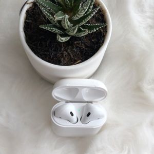 ✅ Authentic Apple AirPods